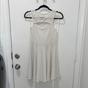 Cream Sleeveless Chevron Dress size medium